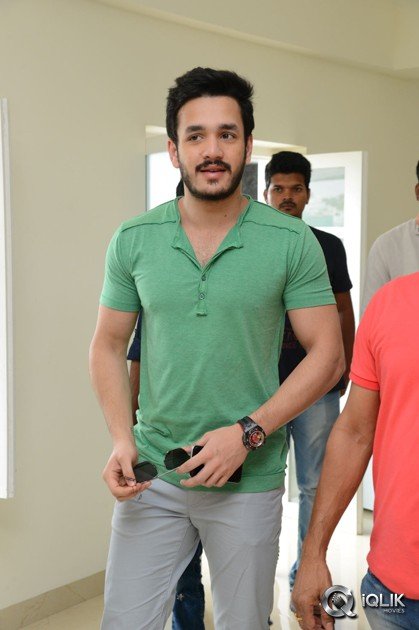 Pelli-Chupulu-Movie-Abhinandhana-Sabha